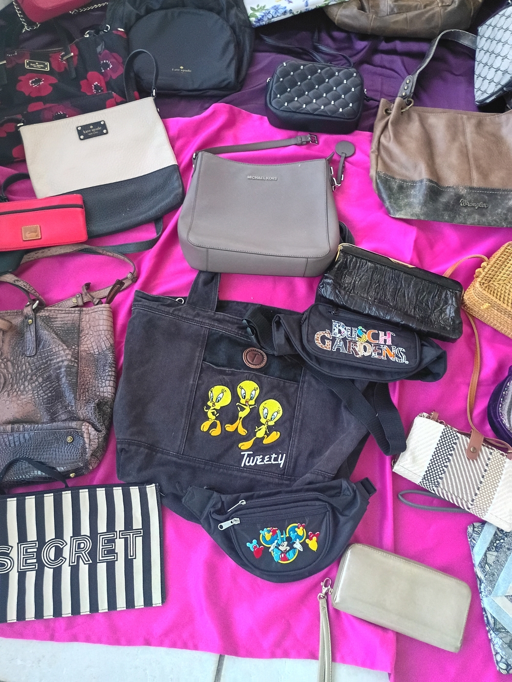 Purses 🩷❤️🖤🩵🧡 - Picture 2 of 15